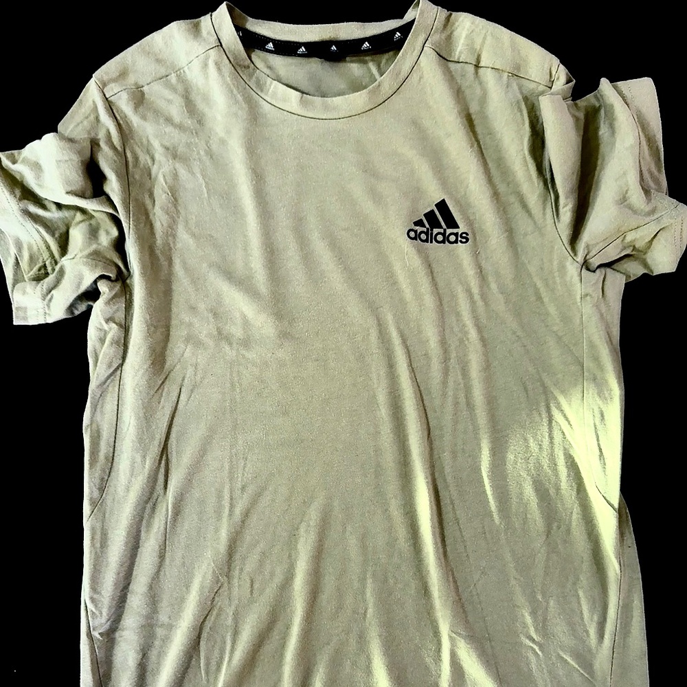ADIDAS - MEN’S SMALL - GENTLY WORN TEE
